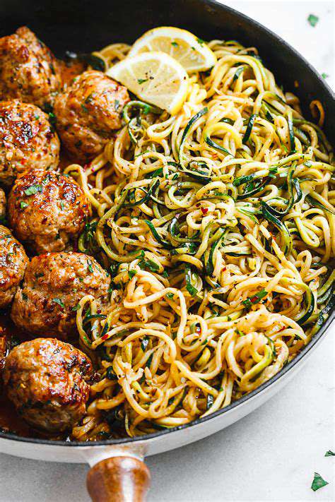 LeanTurkeyMeatballswithZucchiniNoodles
